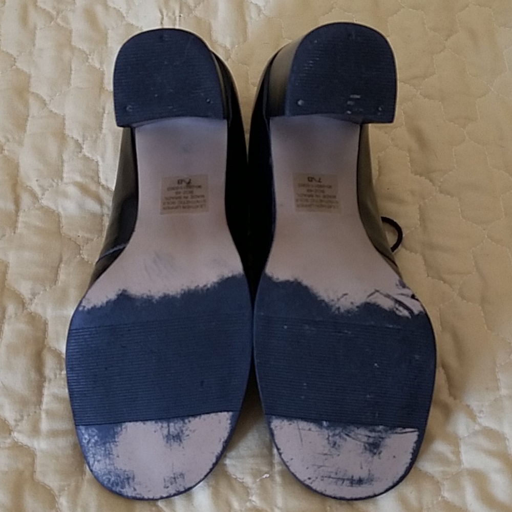 Shoes - Picture 2 of 4